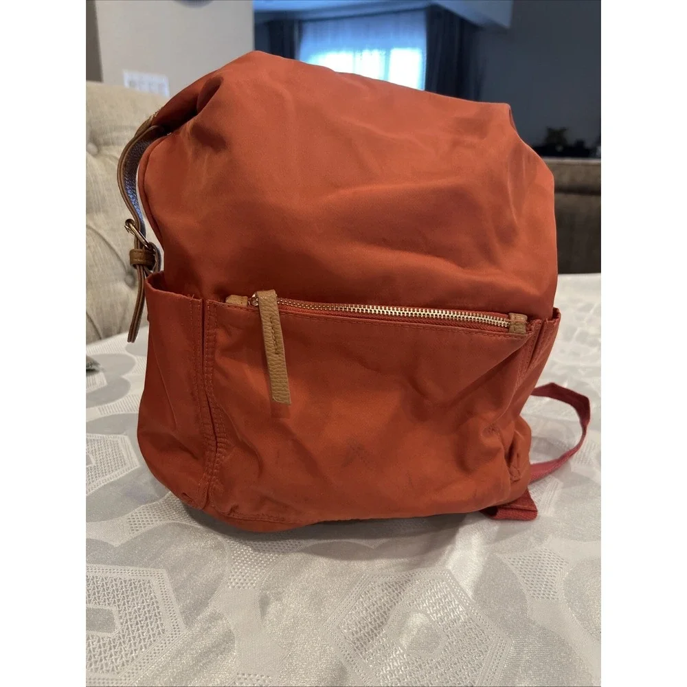 Tommy Bahama Brick Color Backpack Brown Leather Trim Water Bottle Pockets Zip